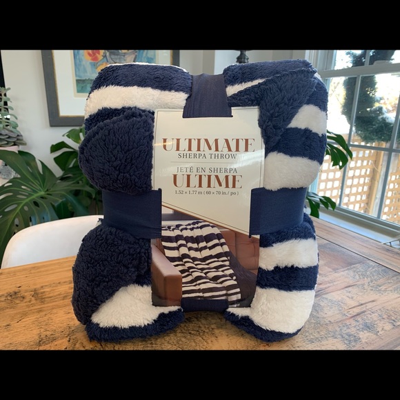 Super soft Sherpa blanket - Picture 3 of 5